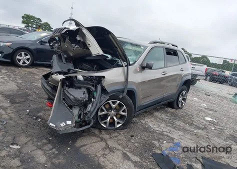 2016 Jeep Cherokee Trailhawk z USA, uszkodzony, nr VIN 1C4PJMBS2GW293151